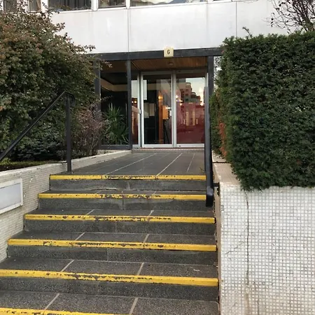 Apartment Available And Secure - Nice Warm T4 *